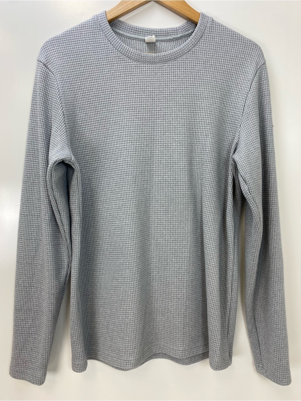 ALO Yoga Men's Gray Long Sleeve Waffle Crew